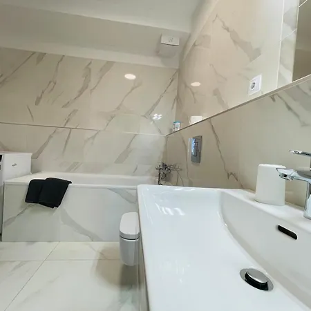 Sag 18th Floor Beautiful In Center Free Wifi *